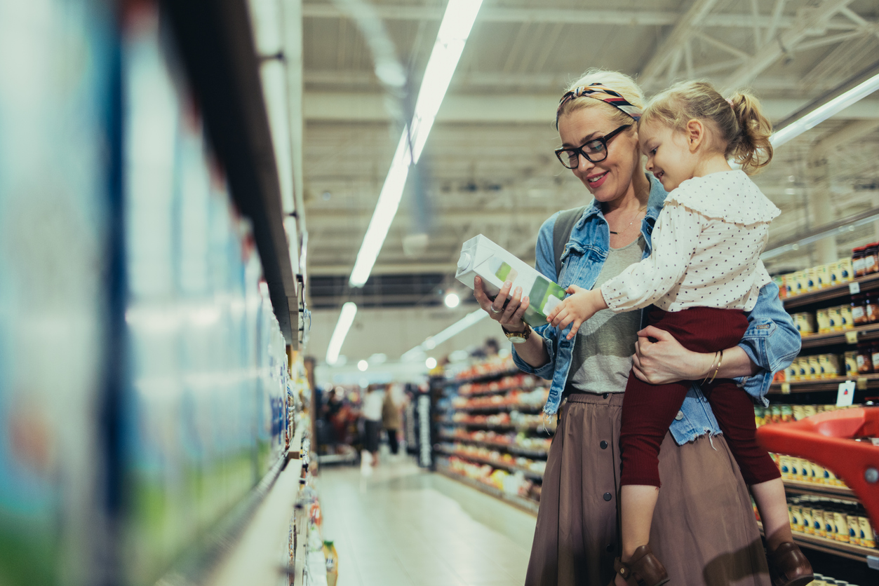 consumer-insights-mother-daughter-shopping